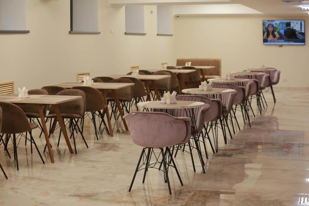 Hotel Infinity Plaza Block 1 Atyraū Zewnętrze zdjęcie