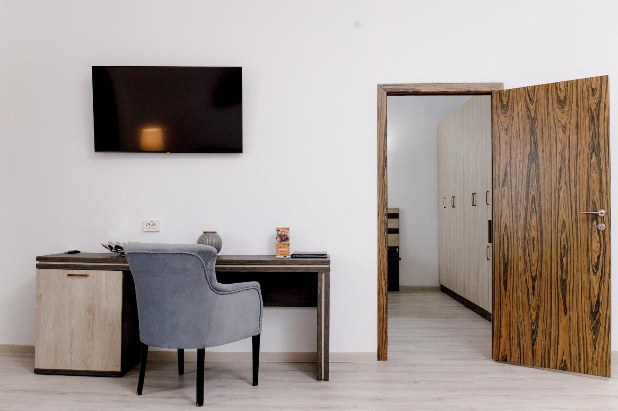 Hotel Infinity Plaza Block 1 Atyraū Zewnętrze zdjęcie