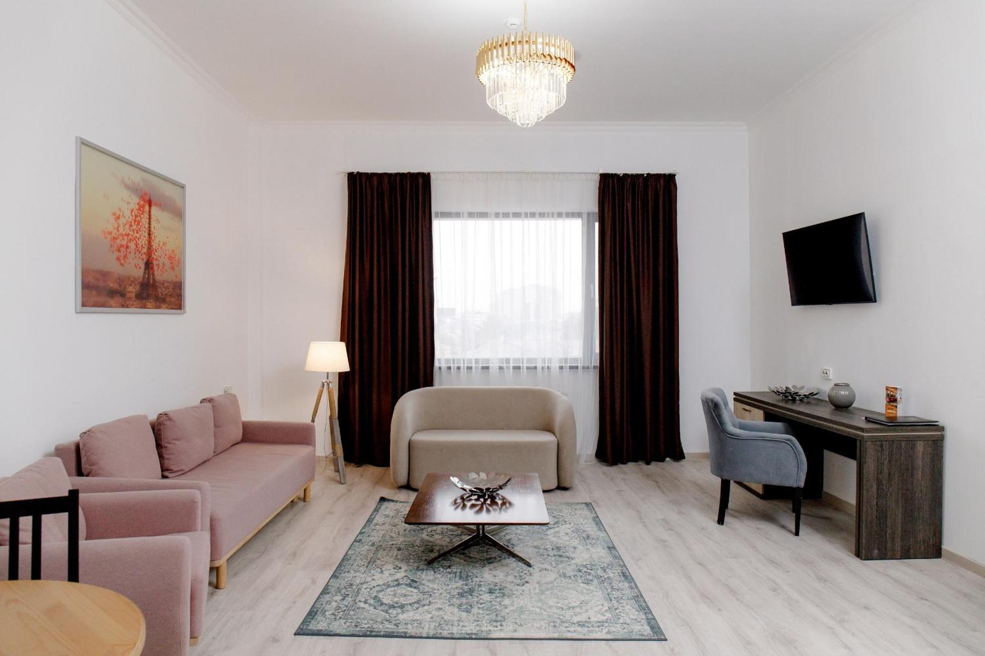Hotel Infinity Plaza Block 1 Atyraū Zewnętrze zdjęcie