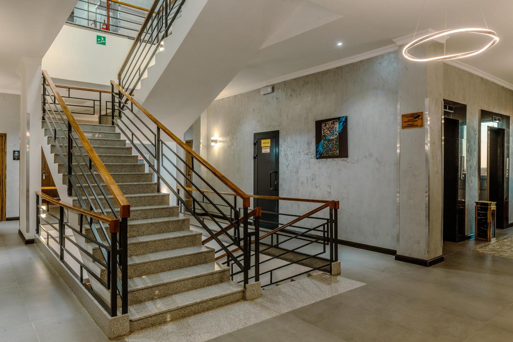 Hotel Infinity Plaza Block 1 Atyraū Zewnętrze zdjęcie