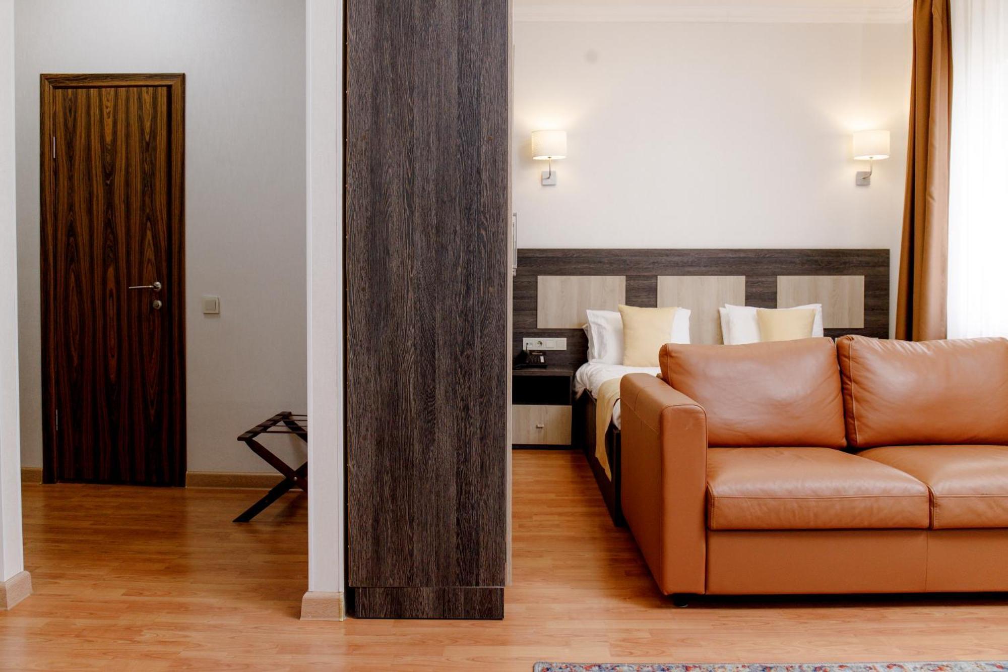 Hotel Infinity Plaza Block 1 Atyraū Zewnętrze zdjęcie