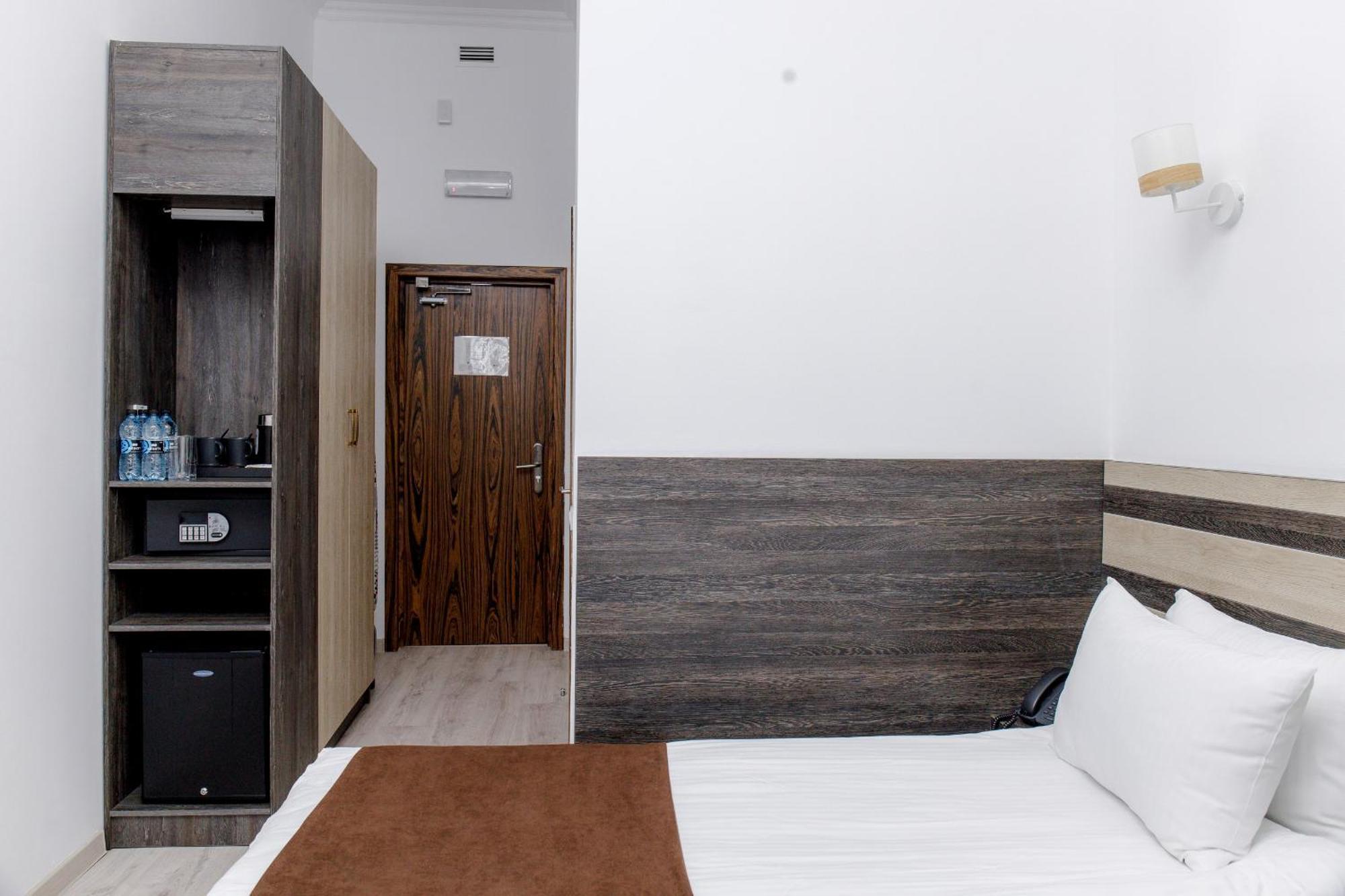 Hotel Infinity Plaza Block 1 Atyraū Zewnętrze zdjęcie
