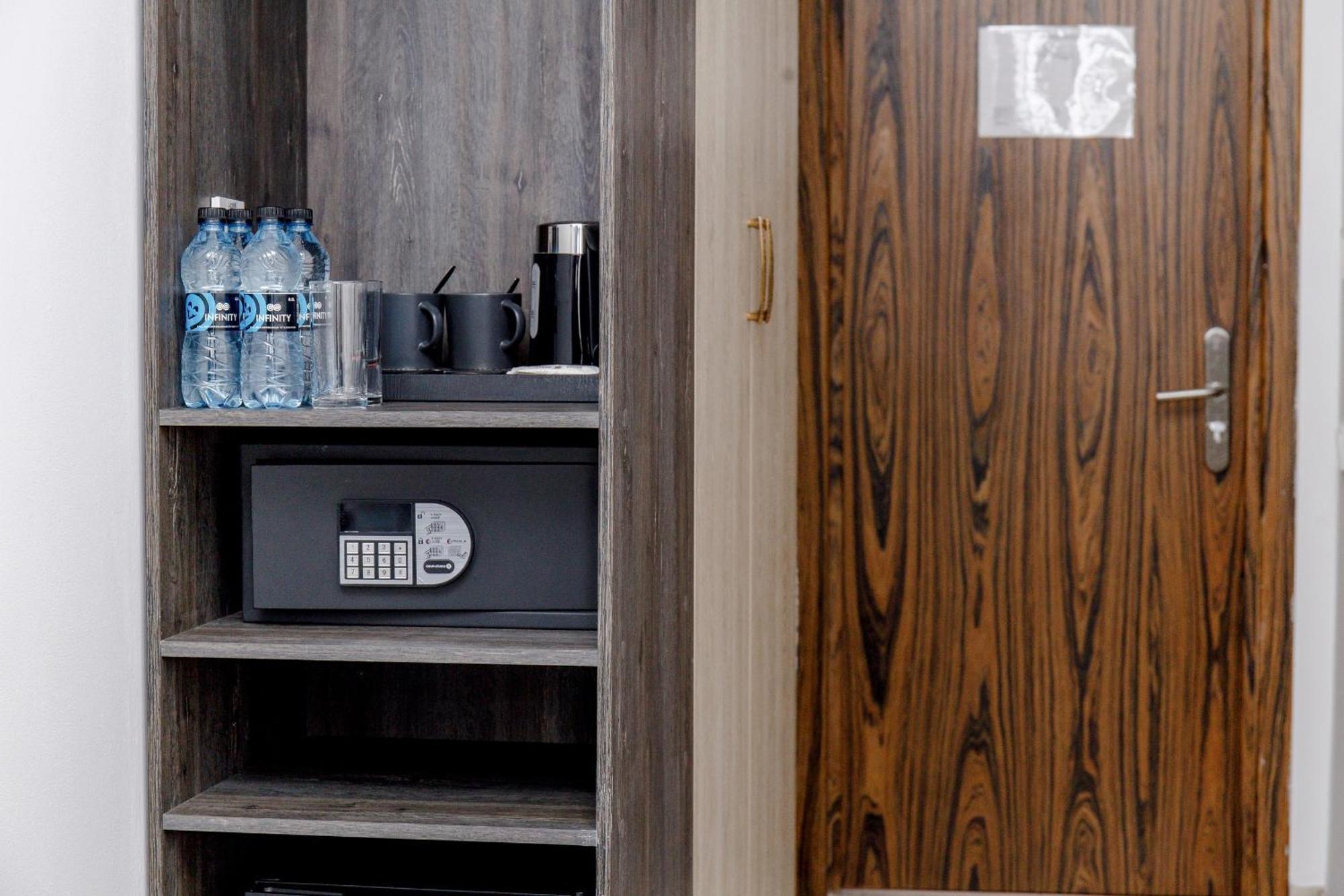 Hotel Infinity Plaza Block 1 Atyraū Zewnętrze zdjęcie